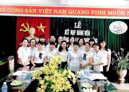 Chi bộ MN Phúc Đồng long trọng tổ chức Lễ kết nạp đảng cho 02 quần chúng ưu tú năm 2017
